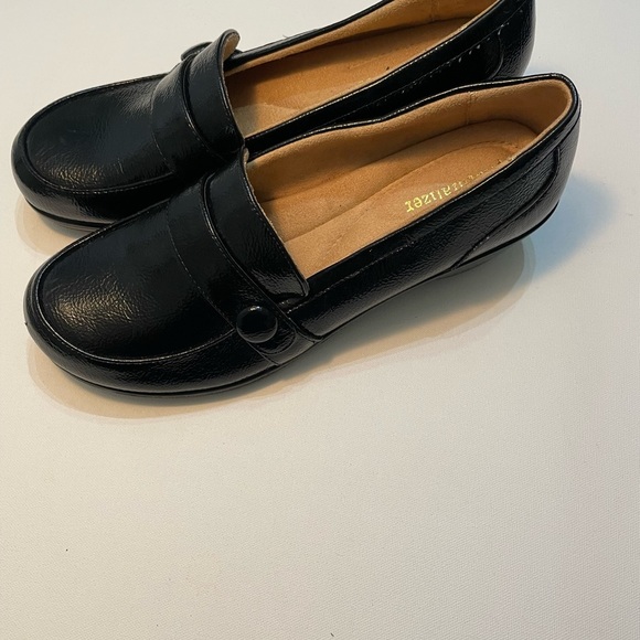 Naturalizer Women's Classic Black Loafers Size 9.5M SB-5 - Picture 2 of 10